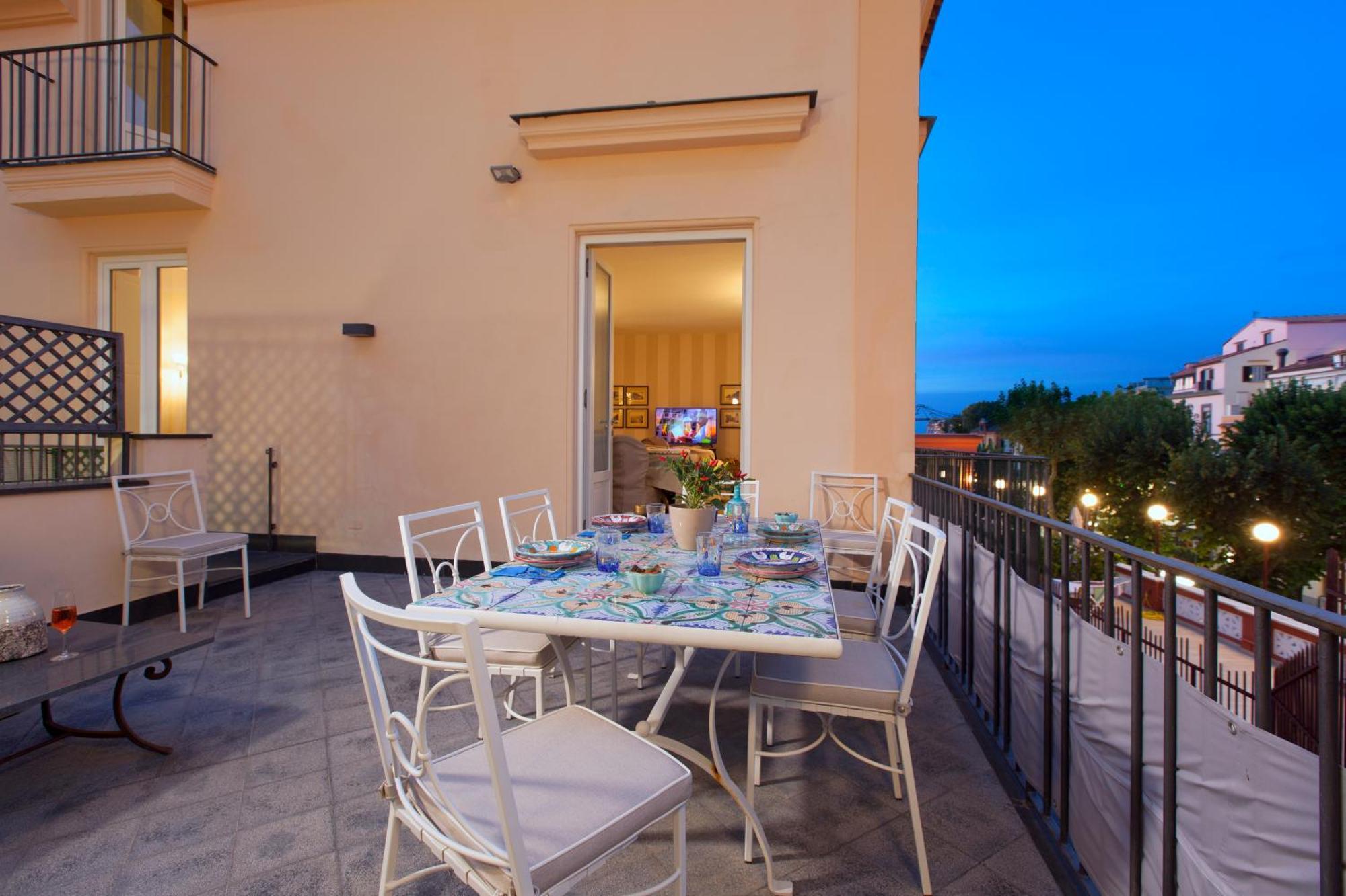 Amore Rentals - Appartamento Terrazza Tasso Sorrento Exterior foto