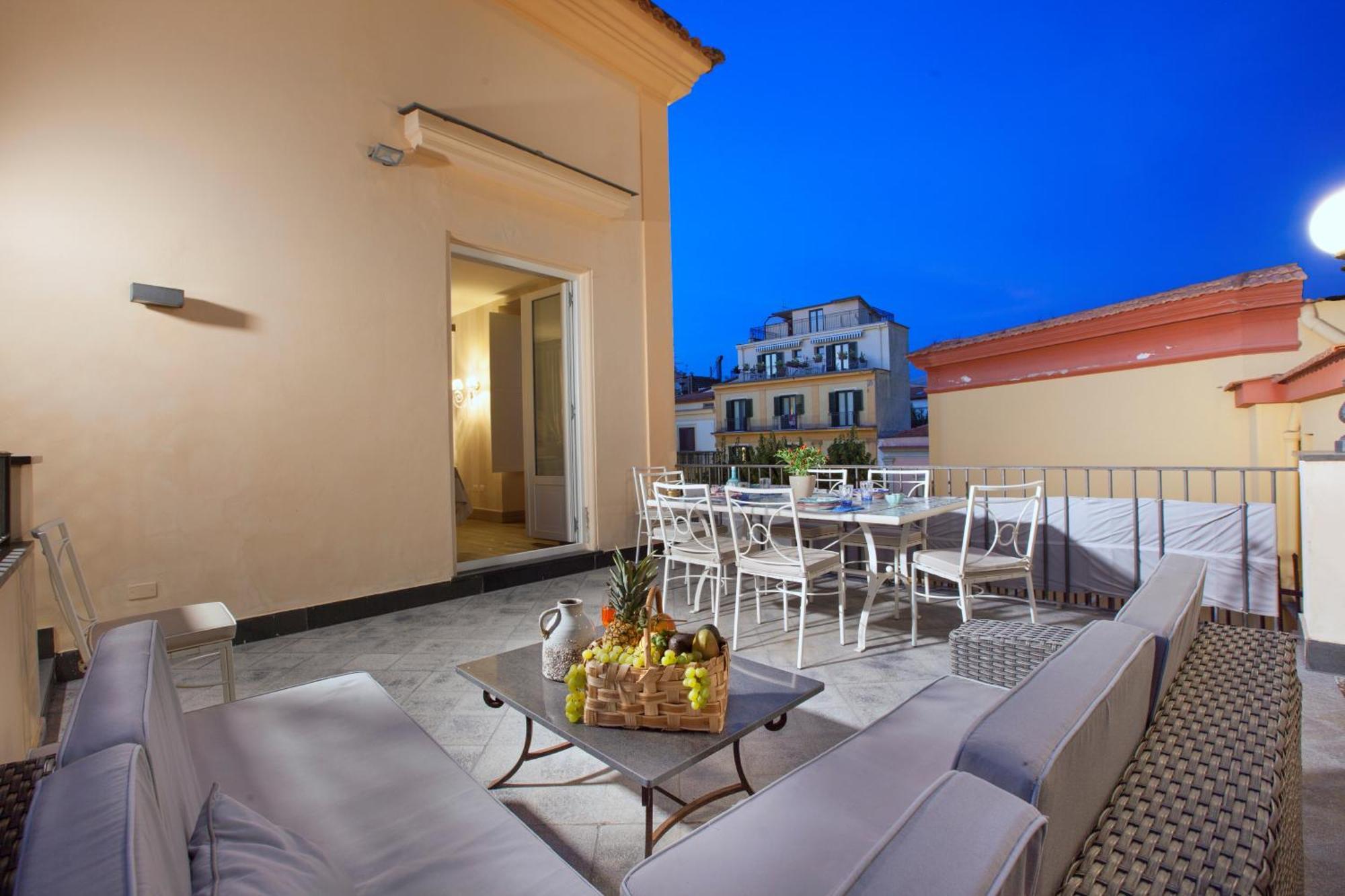 Amore Rentals - Appartamento Terrazza Tasso Sorrento Exterior foto