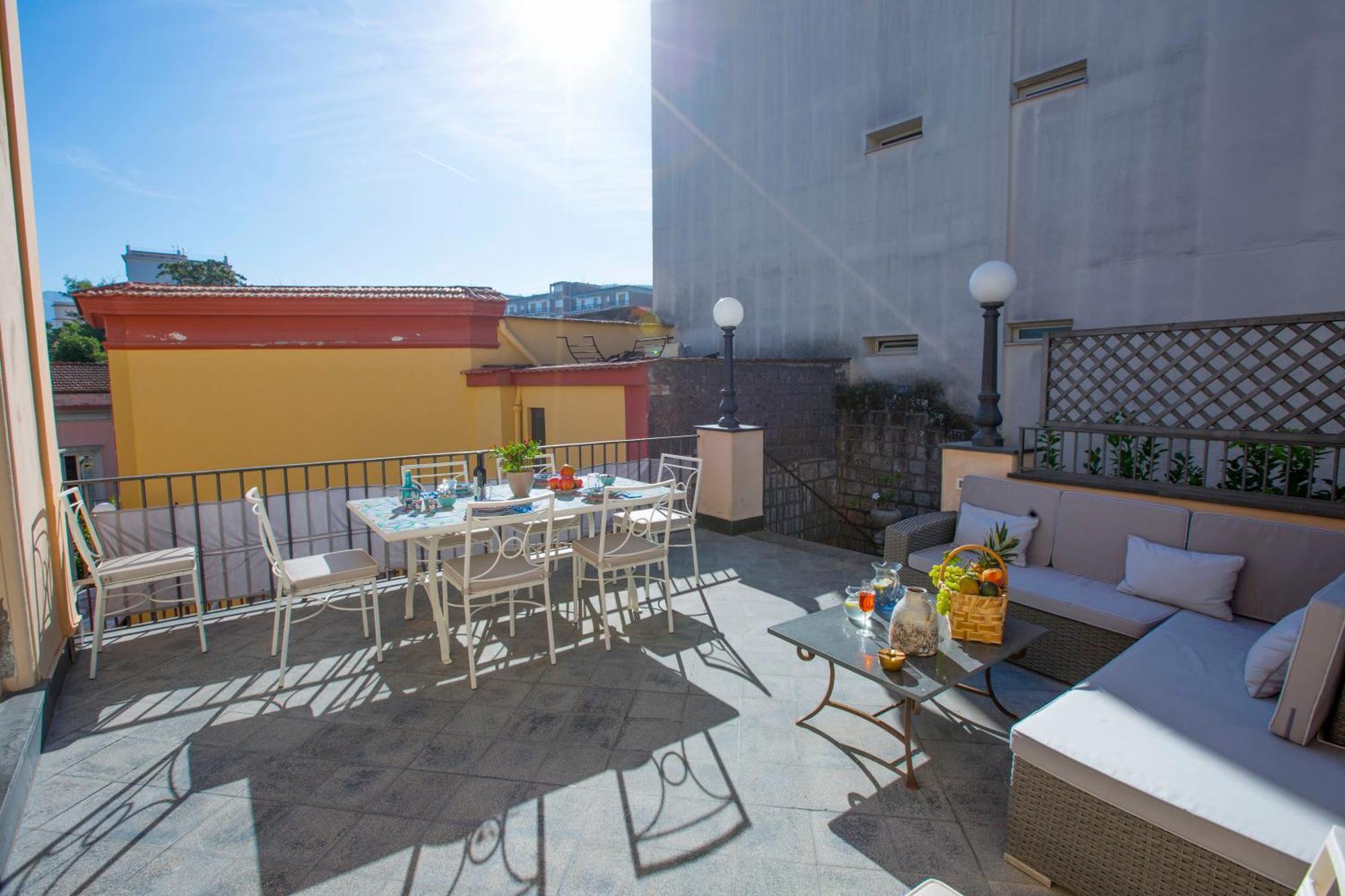 Amore Rentals - Appartamento Terrazza Tasso Sorrento Exterior foto
