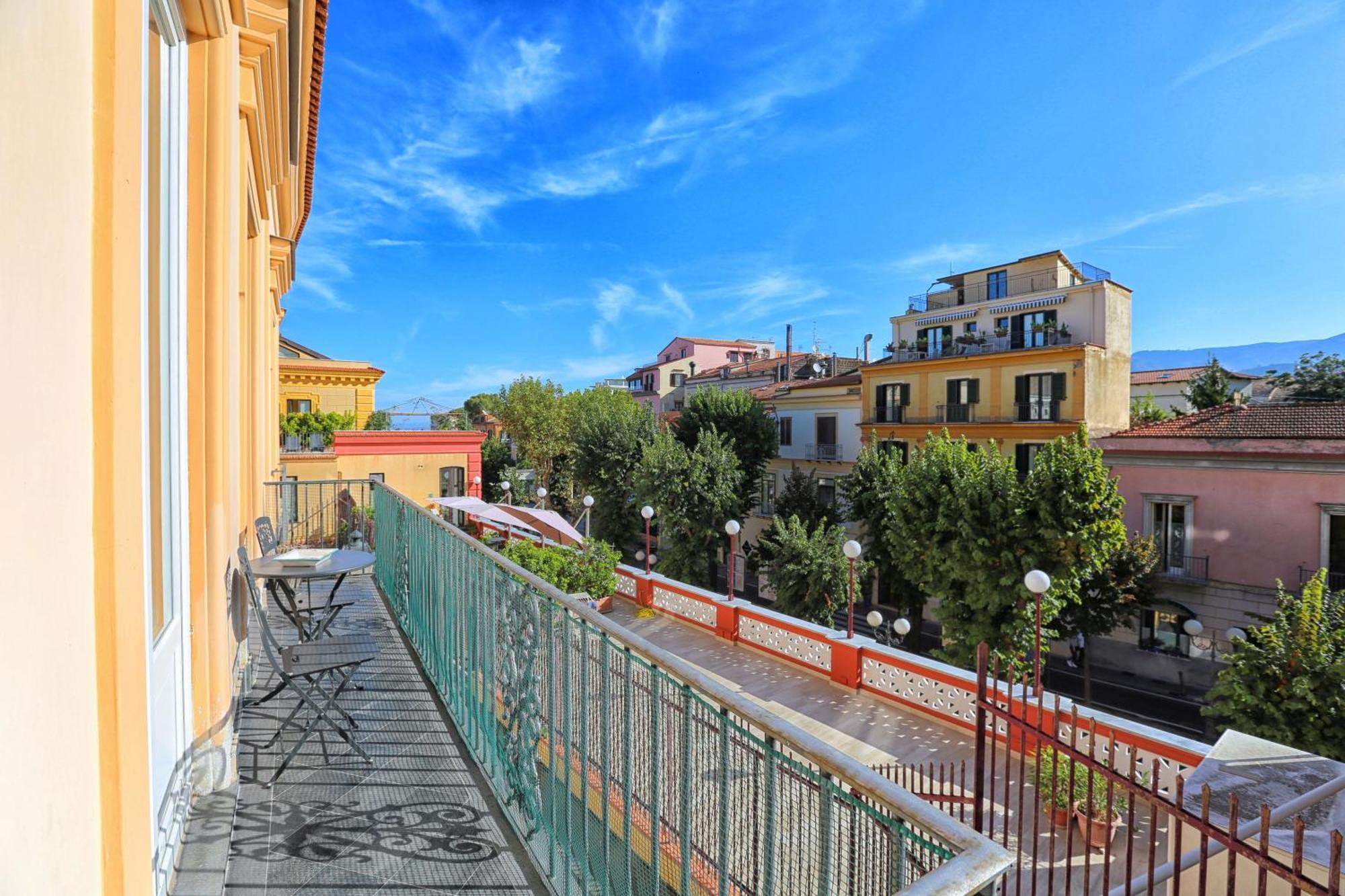 Amore Rentals - Appartamento Terrazza Tasso Sorrento Exterior foto